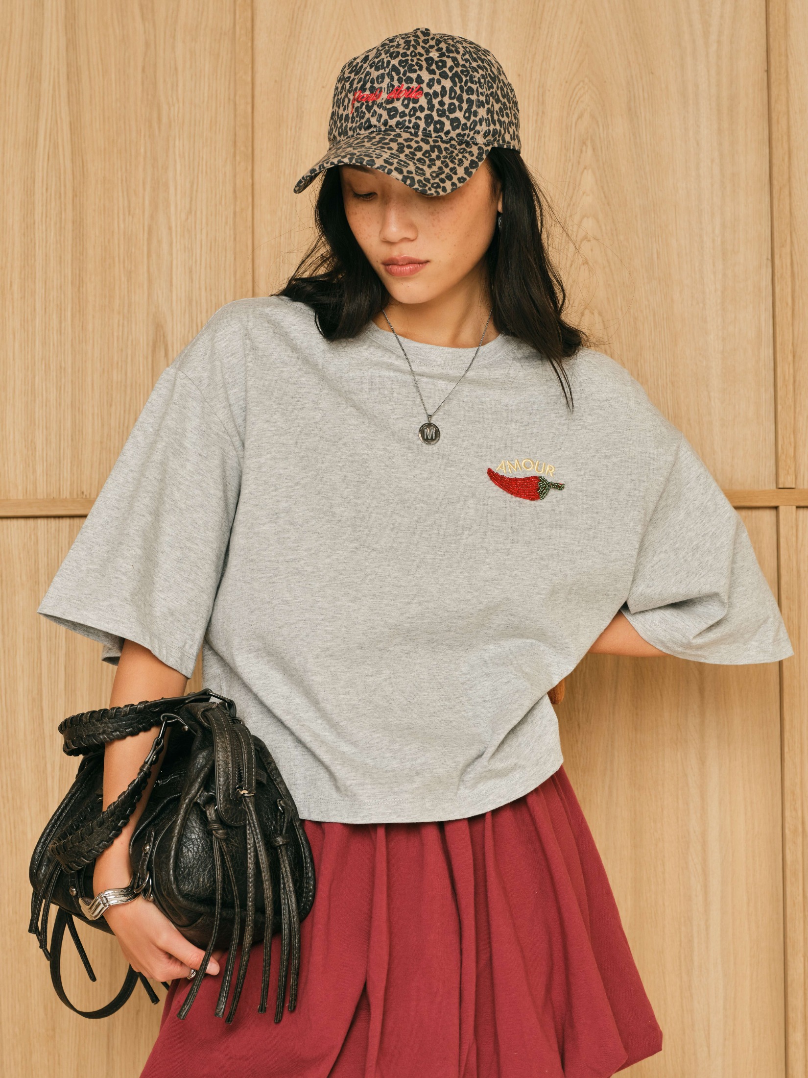 Grey T-shirt with red pepper ''Amour'' | My Jewellery