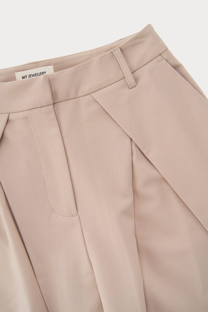 Beige trousers with pleats | My Jewellery
