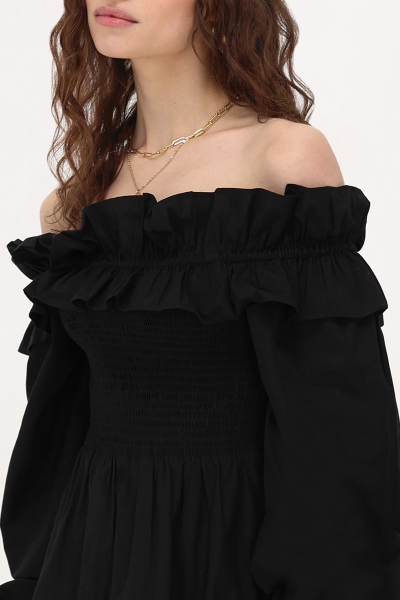 Black dress with ruffles & smock | My Jewellery