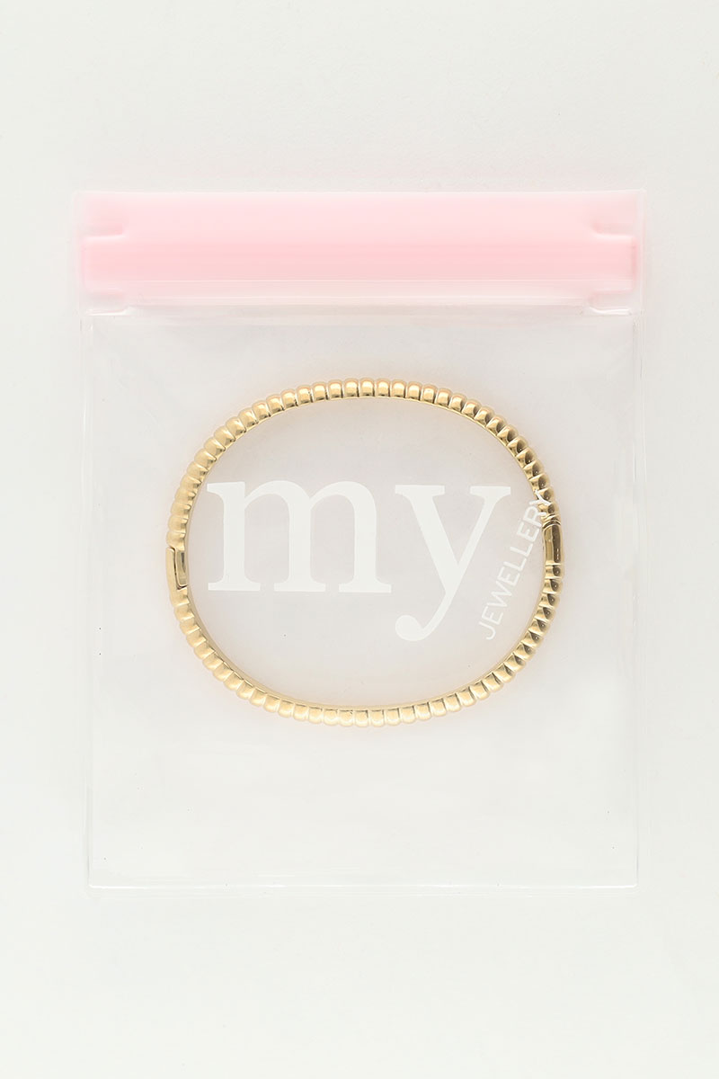 Bold rectangular bangle with ridges