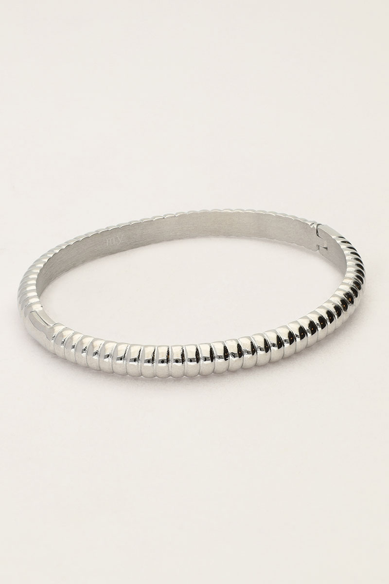 Bold rectangular bangle with ridges