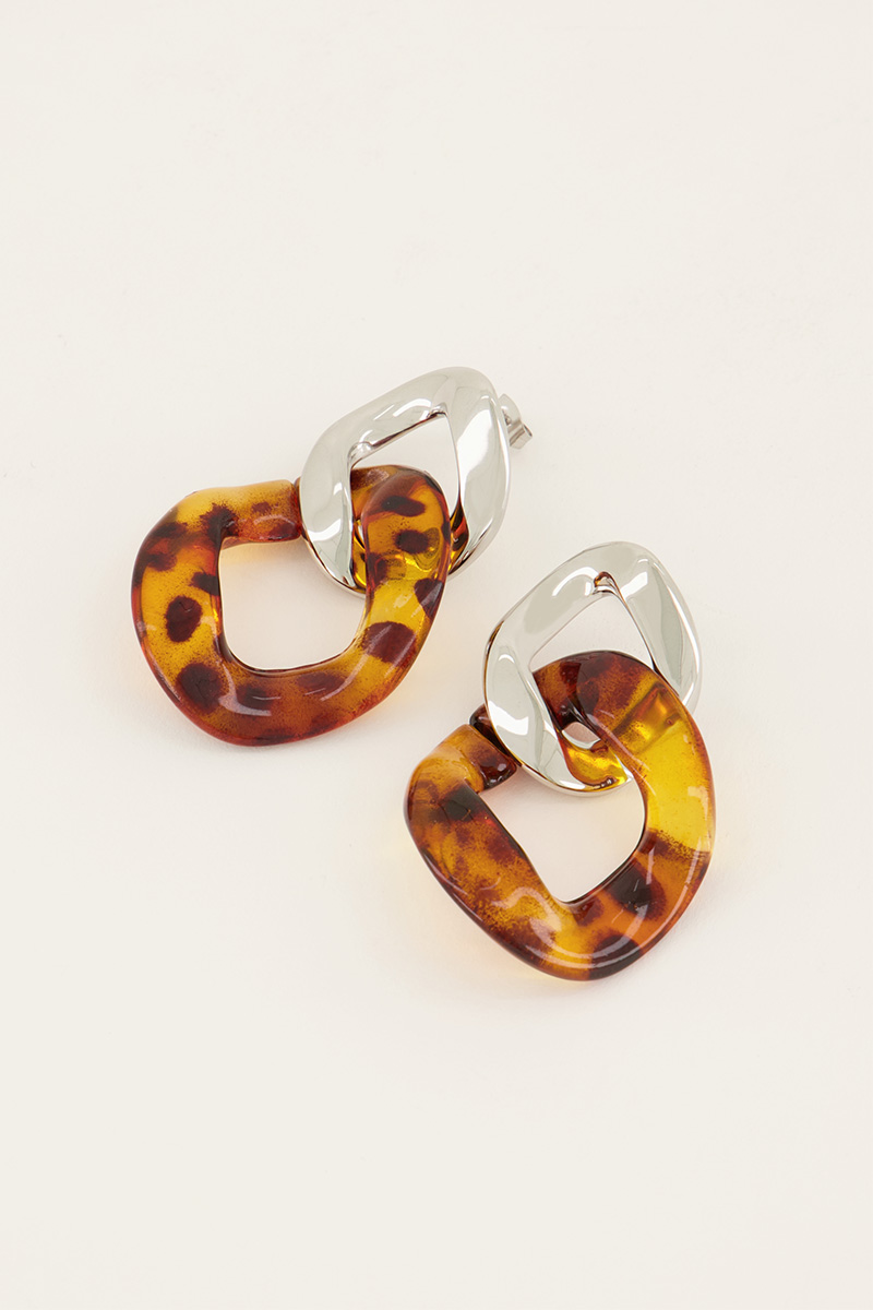 Bruine schakel oorhanger van resin