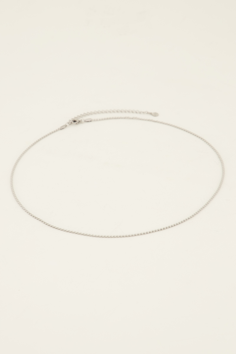 Collier chaîne mi-long à maillons plats