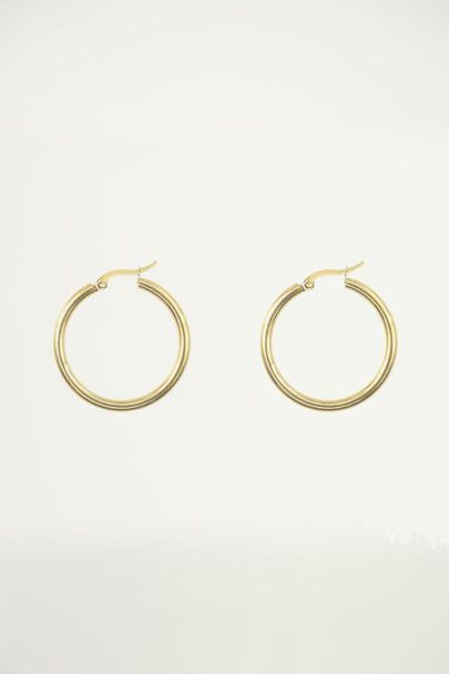 Petites boucles d’oreilles basiques, créoles