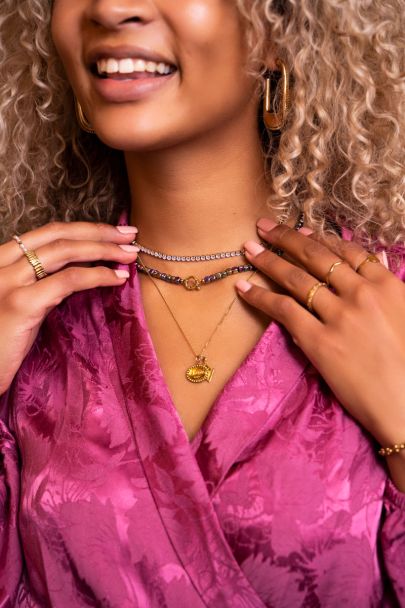 Collier avec pierres taillées