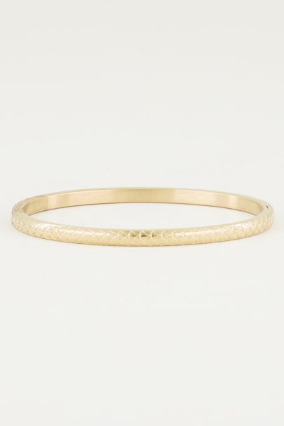 Narrow bangle with scales