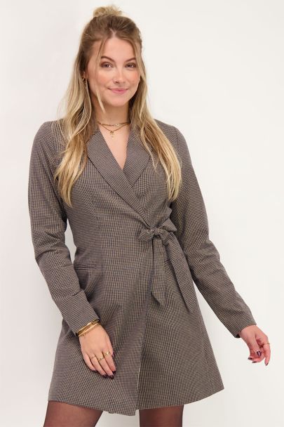 Beiges Blazerkleid kariert