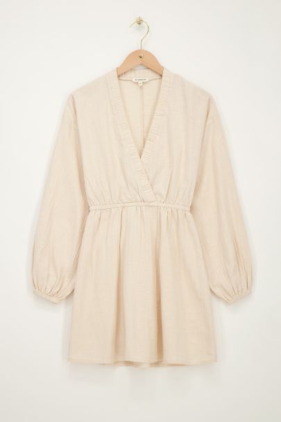 Beigefarbenes Kleid in Leinenoptik