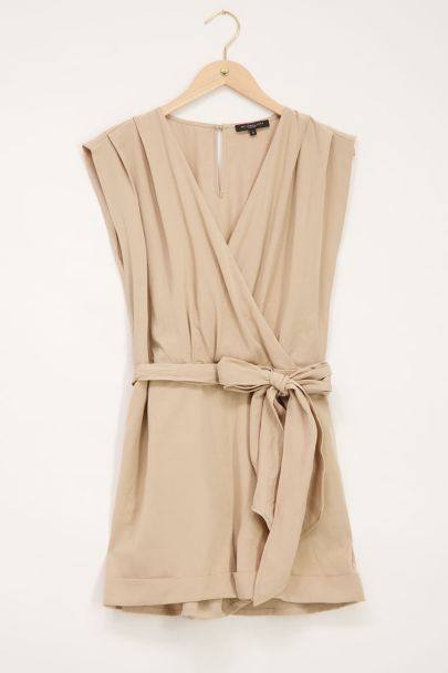 Beige mouwloze playsuit met overslag