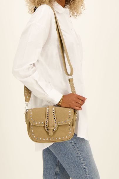 Beige schoudertas met zilverkleurige studs