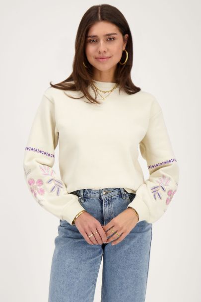 Beige sweater met embroidery