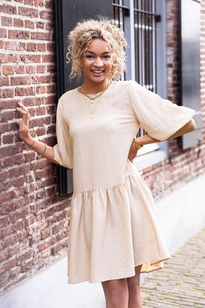  Beige dress with puff sleeves and structure