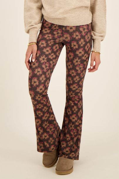 Zwarte flared broek met bruin & roze bloemenprint