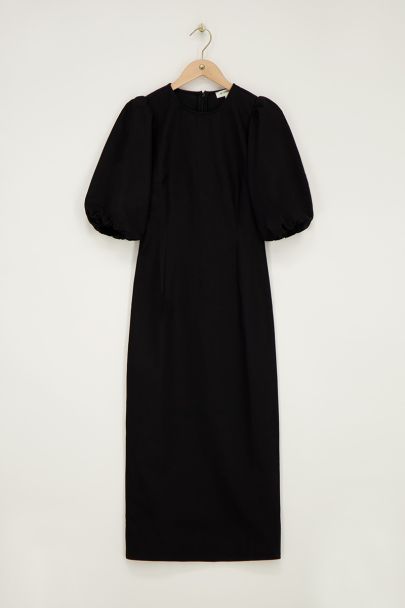 Robe longue noire à manches bouffantes
