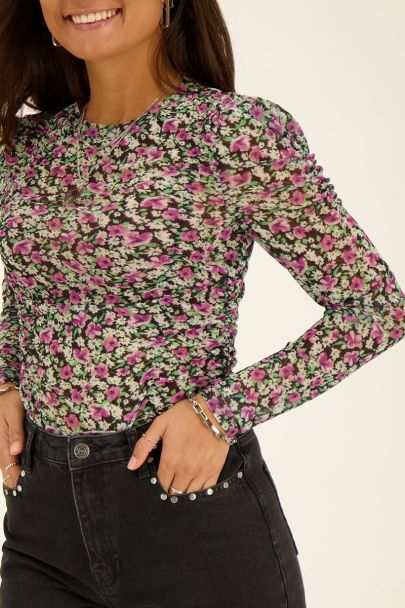 Zwarte mesh top met paarse bloemen