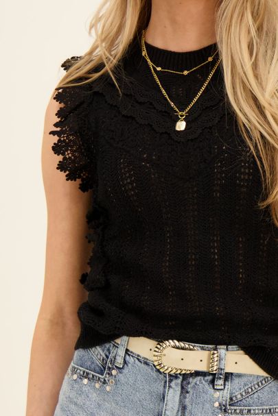 Zwarte crochet top met ruffles