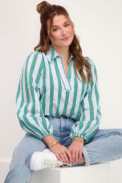 Blauw met groen gestreepte blouse