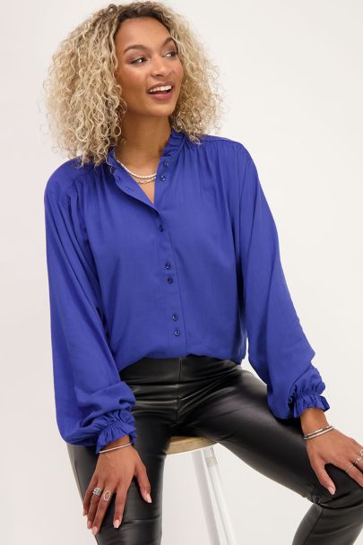Blauwe blouse met wijdvallende mouwen