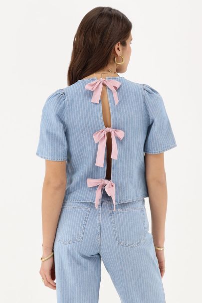 Top en denim bleu avec rayures et nœuds