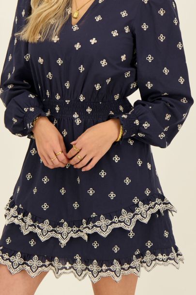 Robe bleu à broderies
