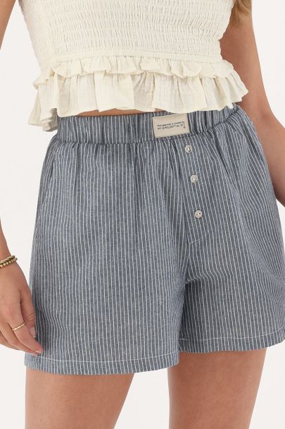 Short bleu rayé avec écusson