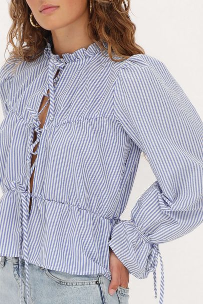 Blauw-wit gestreepte top met strikjes & ruffles