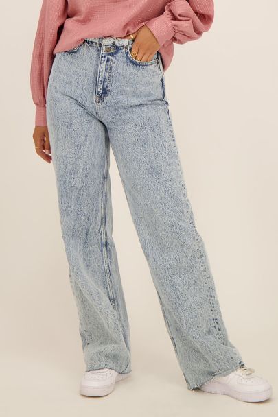 Blauwe wijdvallende jeans met rafels