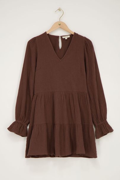 Braunes Kleid mit elastischen Ärmeln