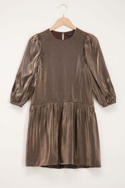 Bruine jurk met pofmouwen