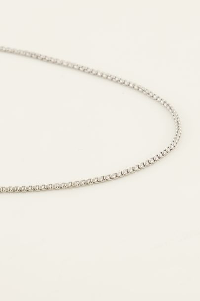 Short round chain necklace