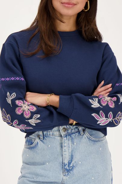 Donkerblauwe sweater met embroidery