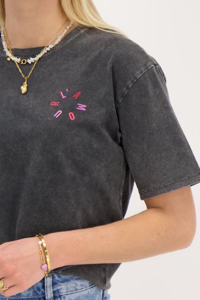 Dark grey t-shirt with multicoloured L'amour