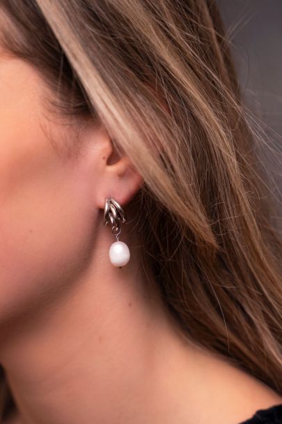 Dreiteilige Ohrringe mit Perlen