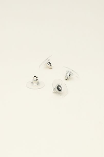 Vier Ohrringverschlüsse aus Plastik