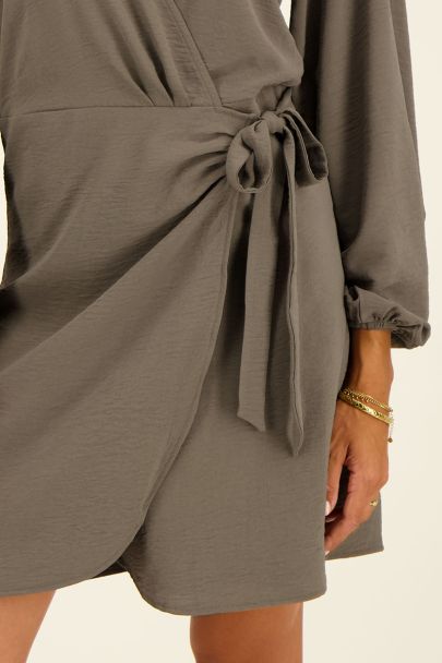 Green long-sleeved wrap dress