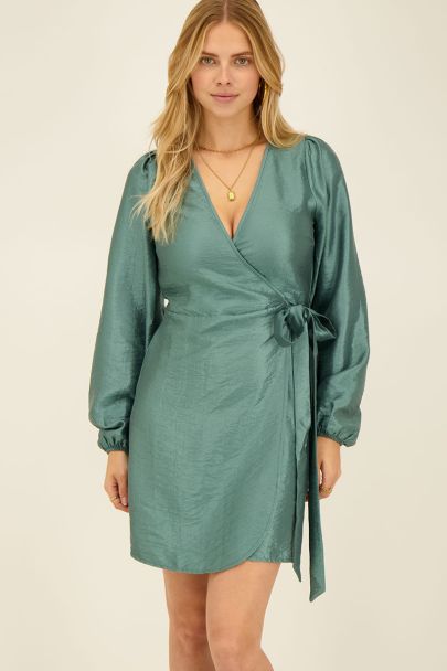 Robe portefeuille métallisée verte effet satin