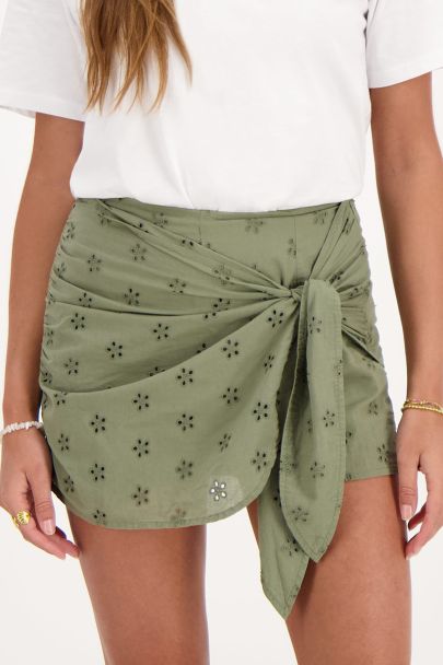 Green skort with floral embroidery 