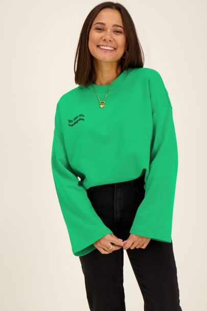 Groene sweater met wave tekst