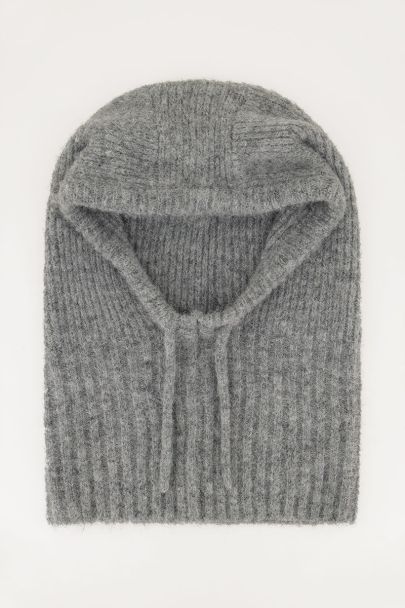 Cagoule grise en tricot