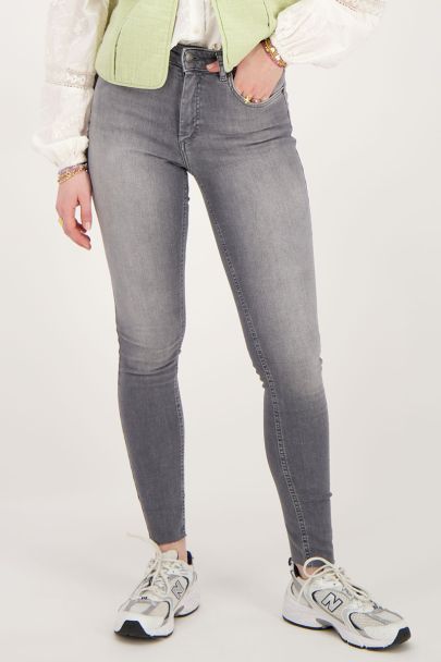 Graue Skinny-Jeans