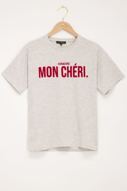 Grey T-shirt with red mon chéri text