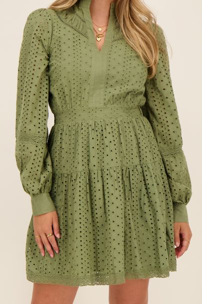 Groene jurk met crochet & ruffle kraag