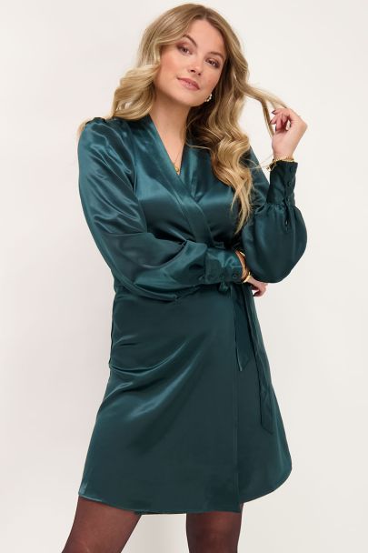 Groene satijnen look wikkeljurk