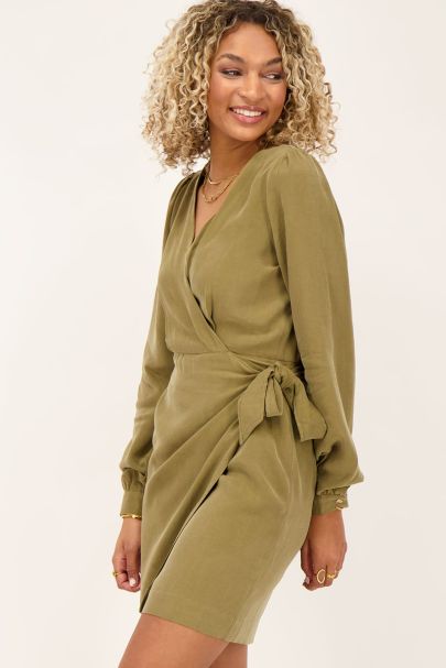 Robe portefeuille verte à nouer