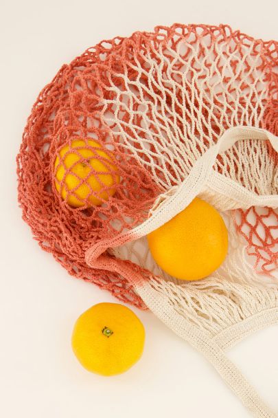 Handgestrickte Tasche mit braunes Batikmuster