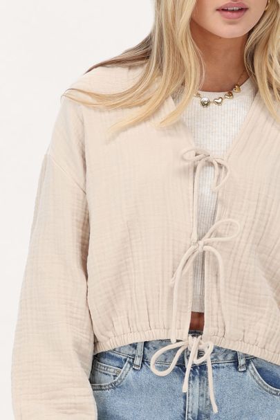 Beige mousseline blouse met strikjes