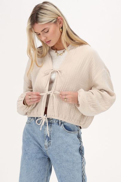 Beige mousseline blouse met strikjes