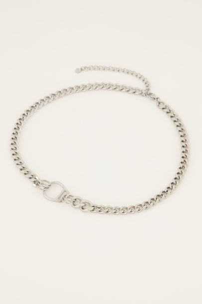 Iconic chain necklace with chunky clasp