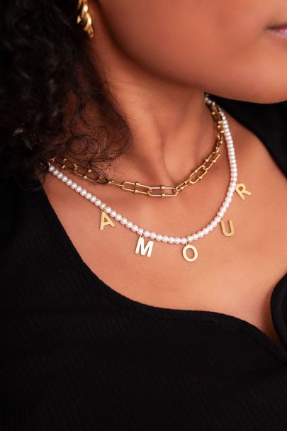 Iconic pearl necklace amour