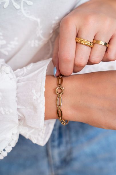 Iconic chain bracelet with large clasp